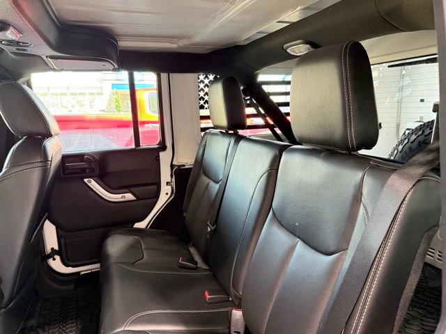 Used 2018 Jeep Wrangler Unlimited Rubicon w/ Connectivity Group AWD/4WD image 17