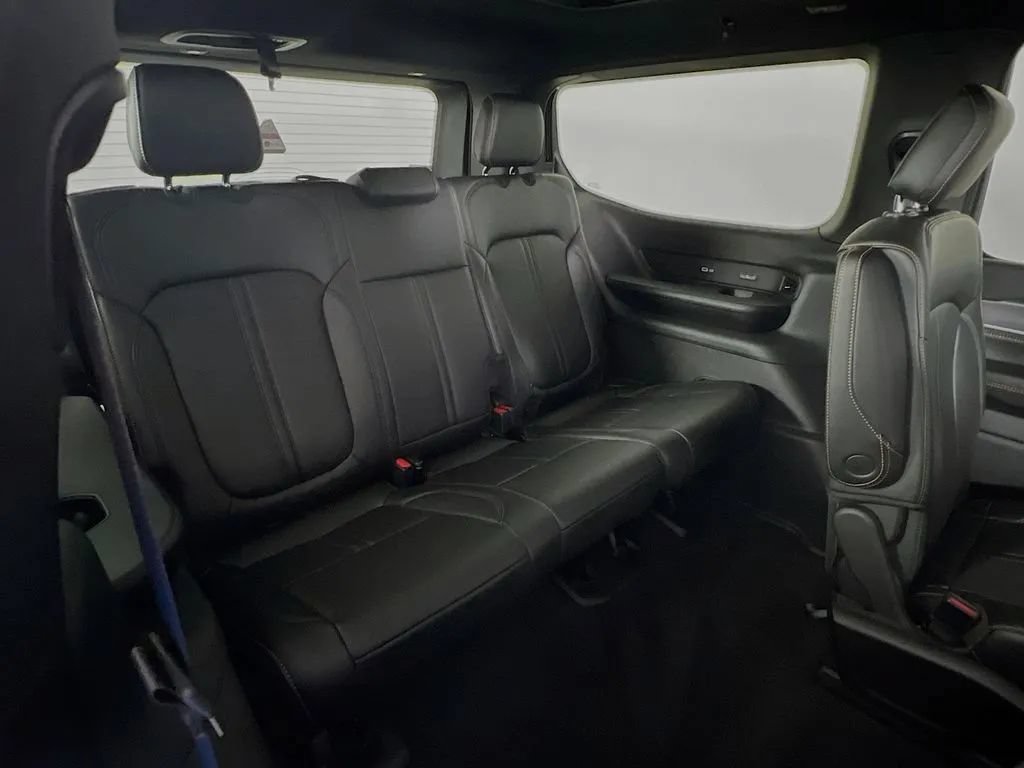 New 2026 Jeep Grand Wagoneer 4WD image 30