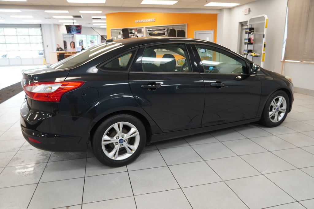 Used 2014 Ford Focus SE w/ SE Winter Package FWD image 12