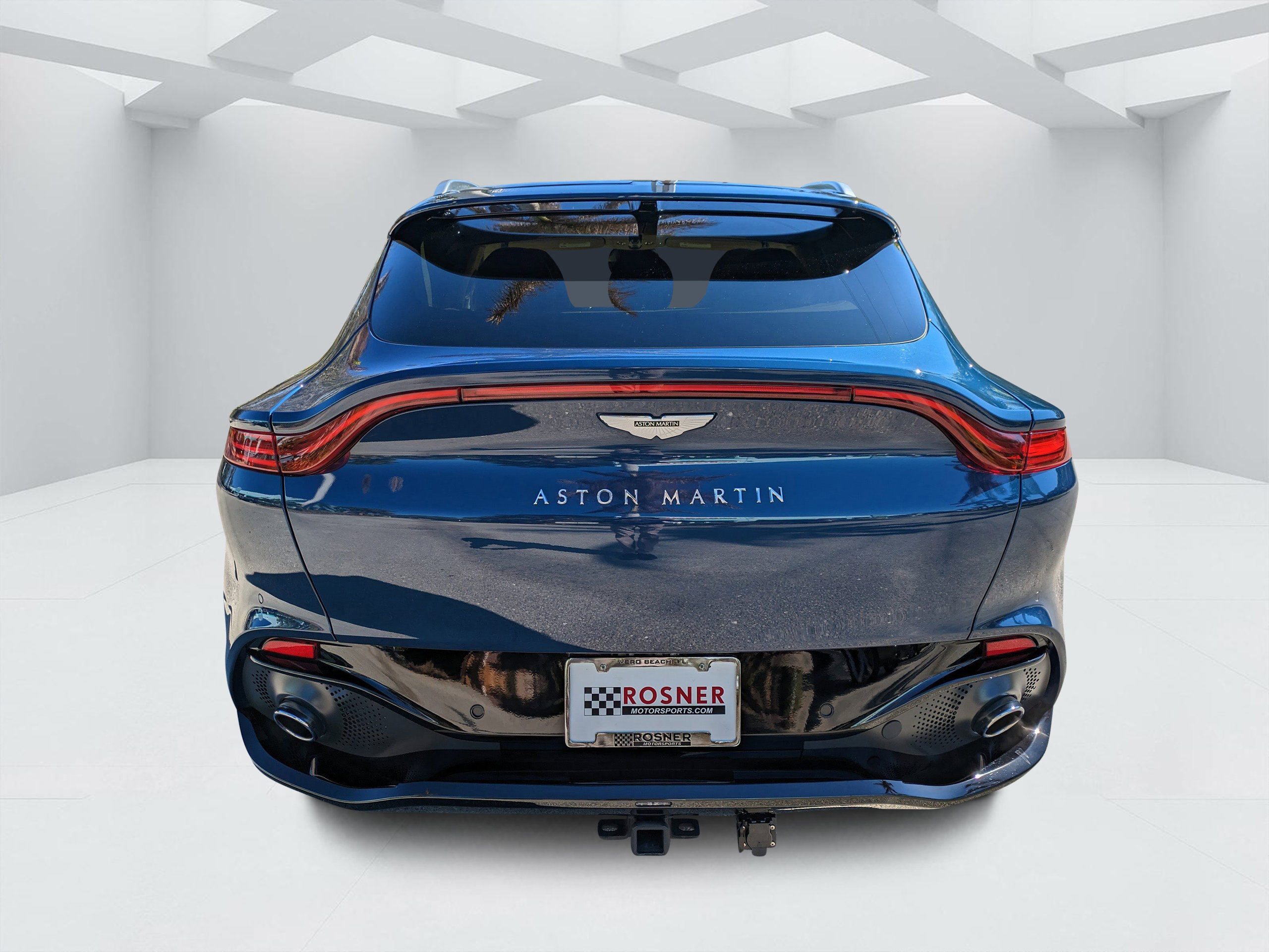 Used 2024 Aston Martin DBX AWD/4WD image 4