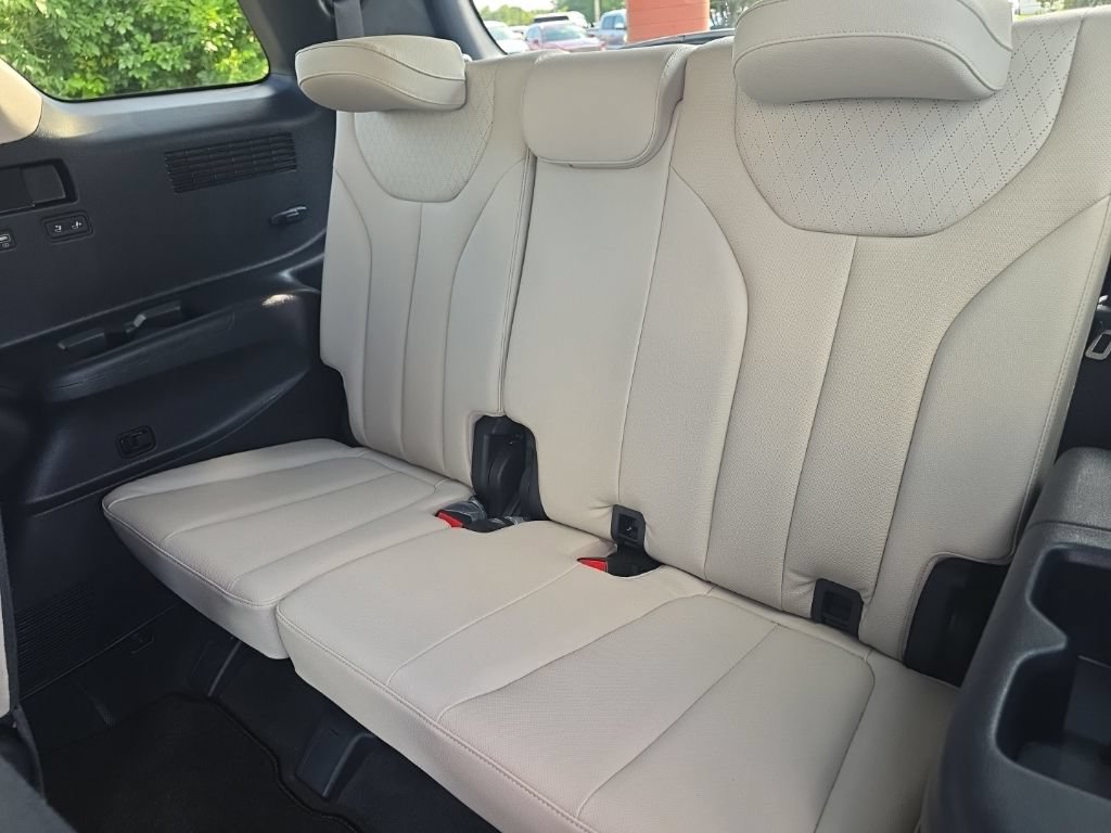 Used 2022 Hyundai Palisade SEL w/ Premium Package FWD image 13