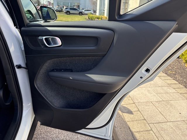 Used 2025 Volvo XC40 B5 Plus AWD/4WD image 13