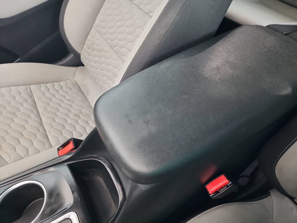 Used 2021 Chevrolet Equinox LS FWD image 32