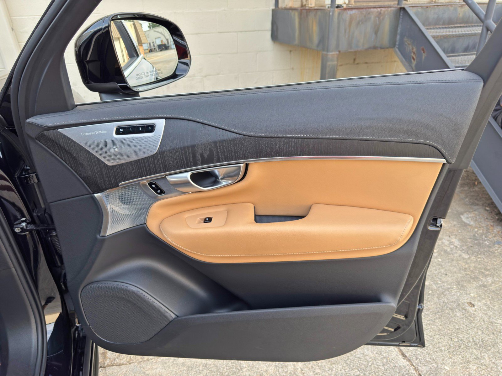 Used 2024 Volvo XC90 T8 Ultimate w/ Lounge Package AWD/4WD image 49
