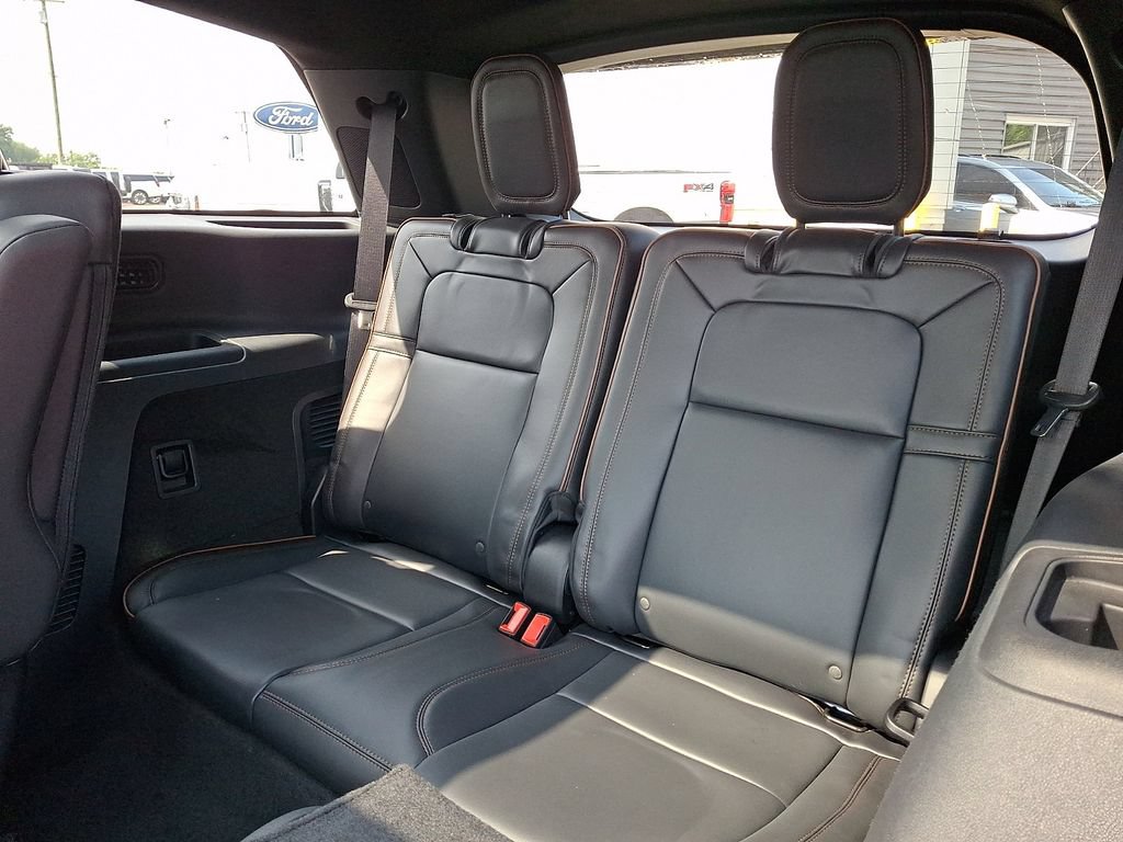 Used 2025 Lincoln Aviator Black Label AWD/4WD image 12