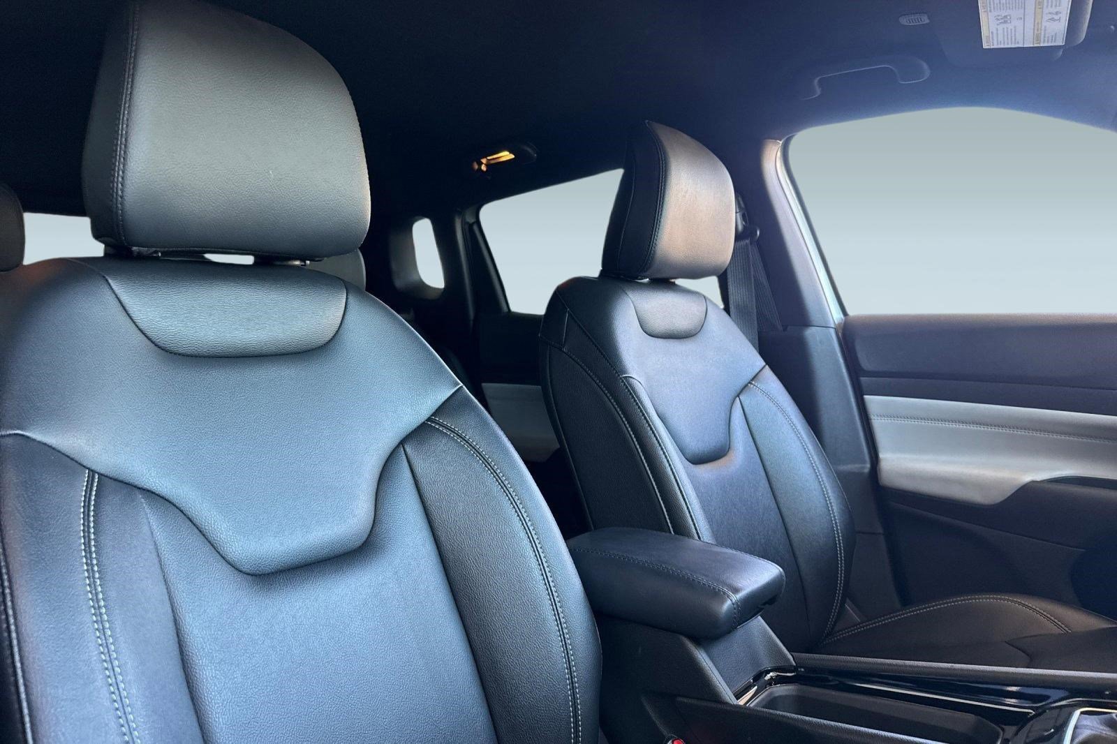 Used 2025 Jeep Compass Limited image 31