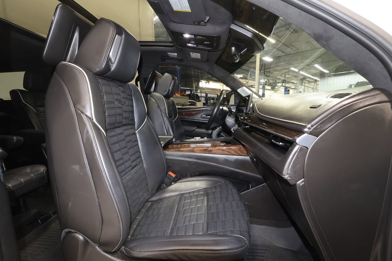 Certified 2024 Cadillac Escalade Sport Platinum w/ LPO, ONYX Package AWD/4WD image 29