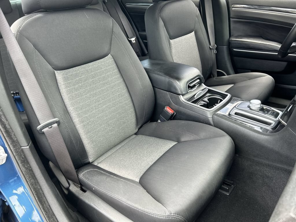 Used 2021 Chrysler 300 Touring w/ Driver Convenience Group RWD image 27