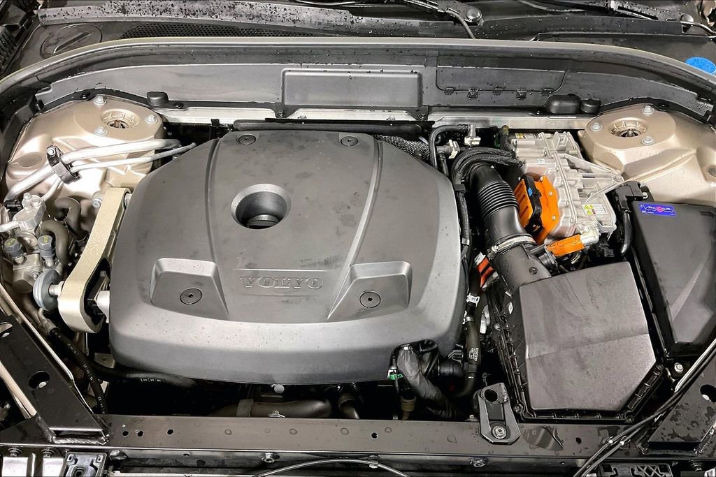 Used 2024 Volvo XC60 T8 Plus w/ Protection Package Premier image 9