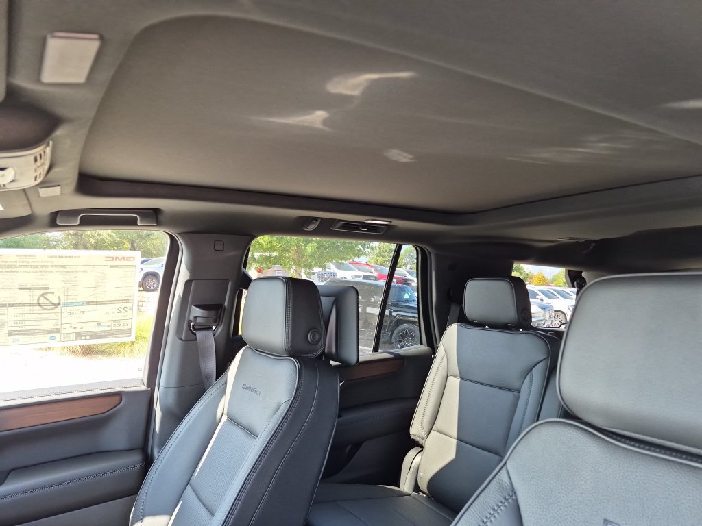 New 2026 GMC Yukon Denali w/ Denali Reserve Package AWD/4WD image 28