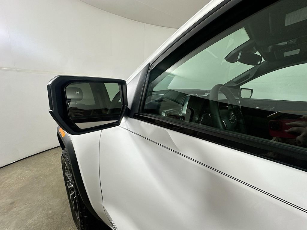 Used 2024 GMC Canyon Denali image 39