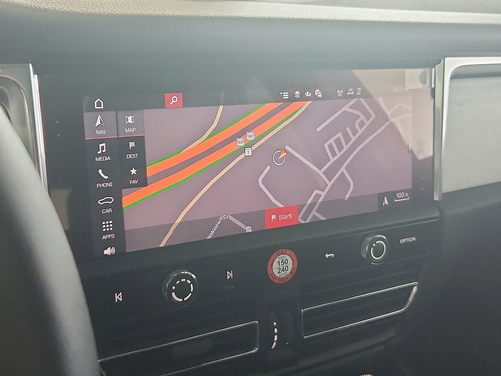 Certified 2026 Porsche Macan AWD/4WD image 17