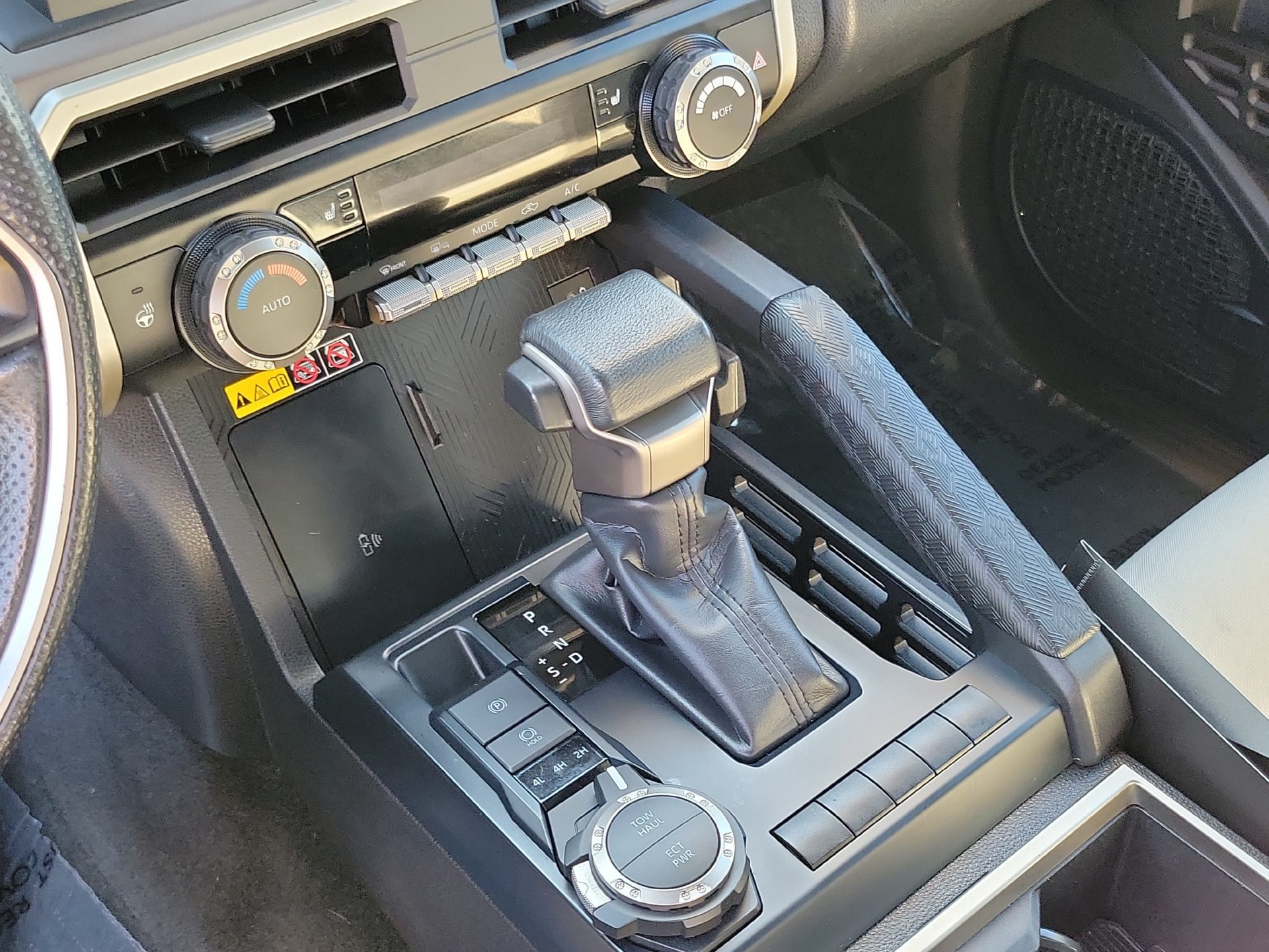 Used 2024 Toyota Tacoma SR5 AWD/4WD image 16