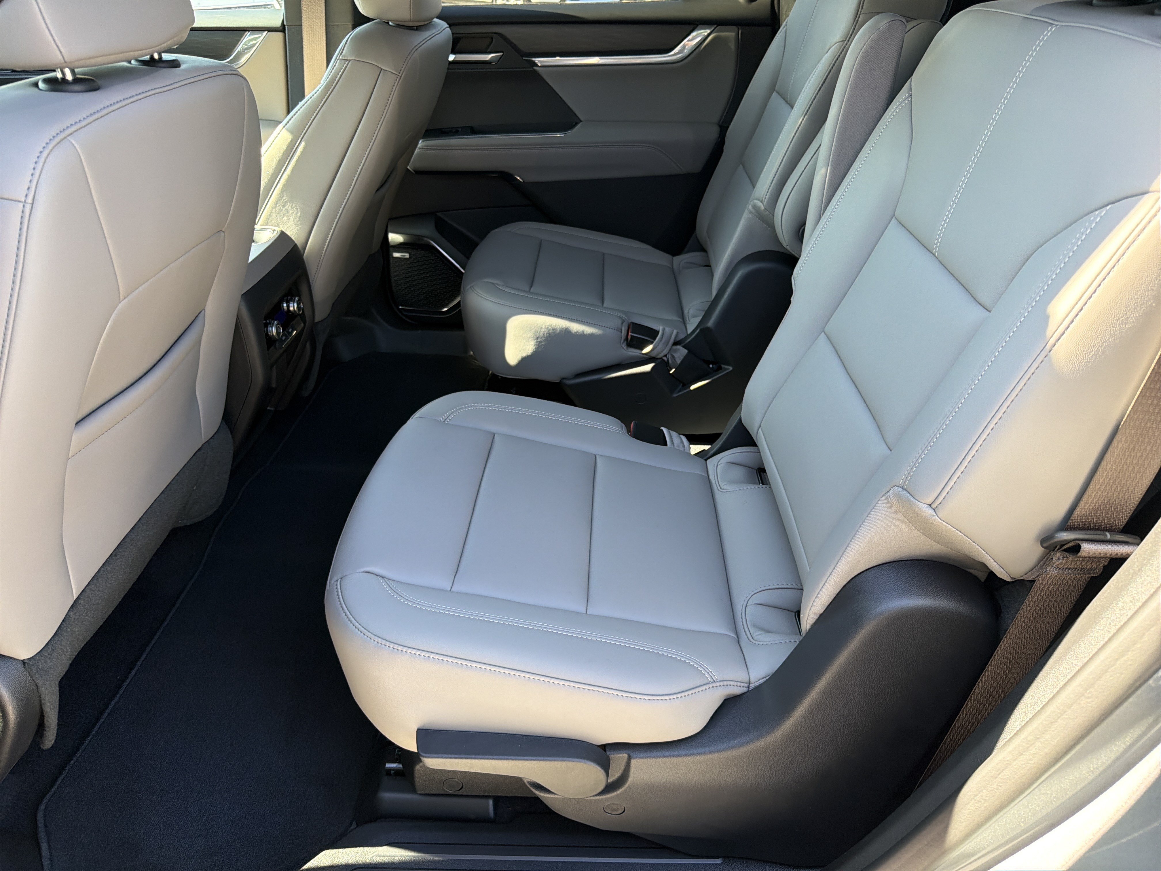 New 2027 GMC Acadia Elevation w/ Elevation Premium Package FWD image 22