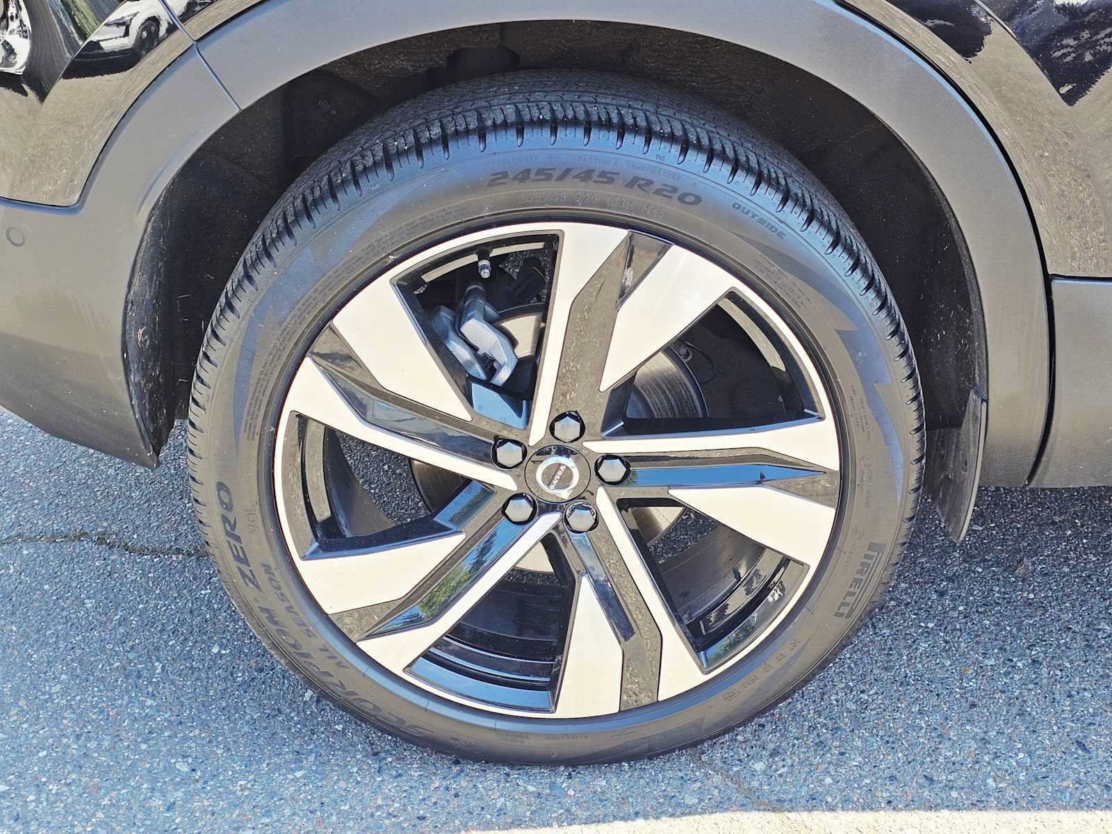 New 2026 Volvo XC40 B5 Ultra w/ Protection Package Premier AWD/4WD image 9
