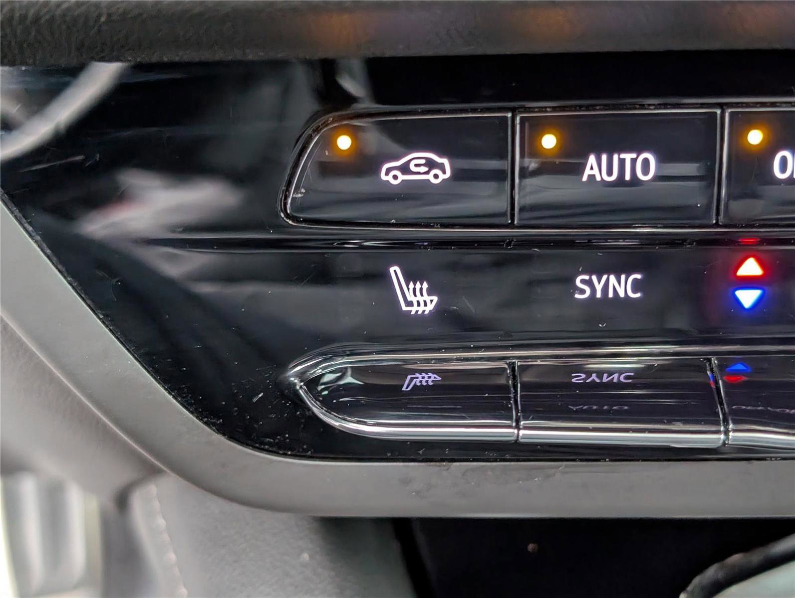 Used 2023 Buick Envision Essence w/ Sport Touring Package image 29