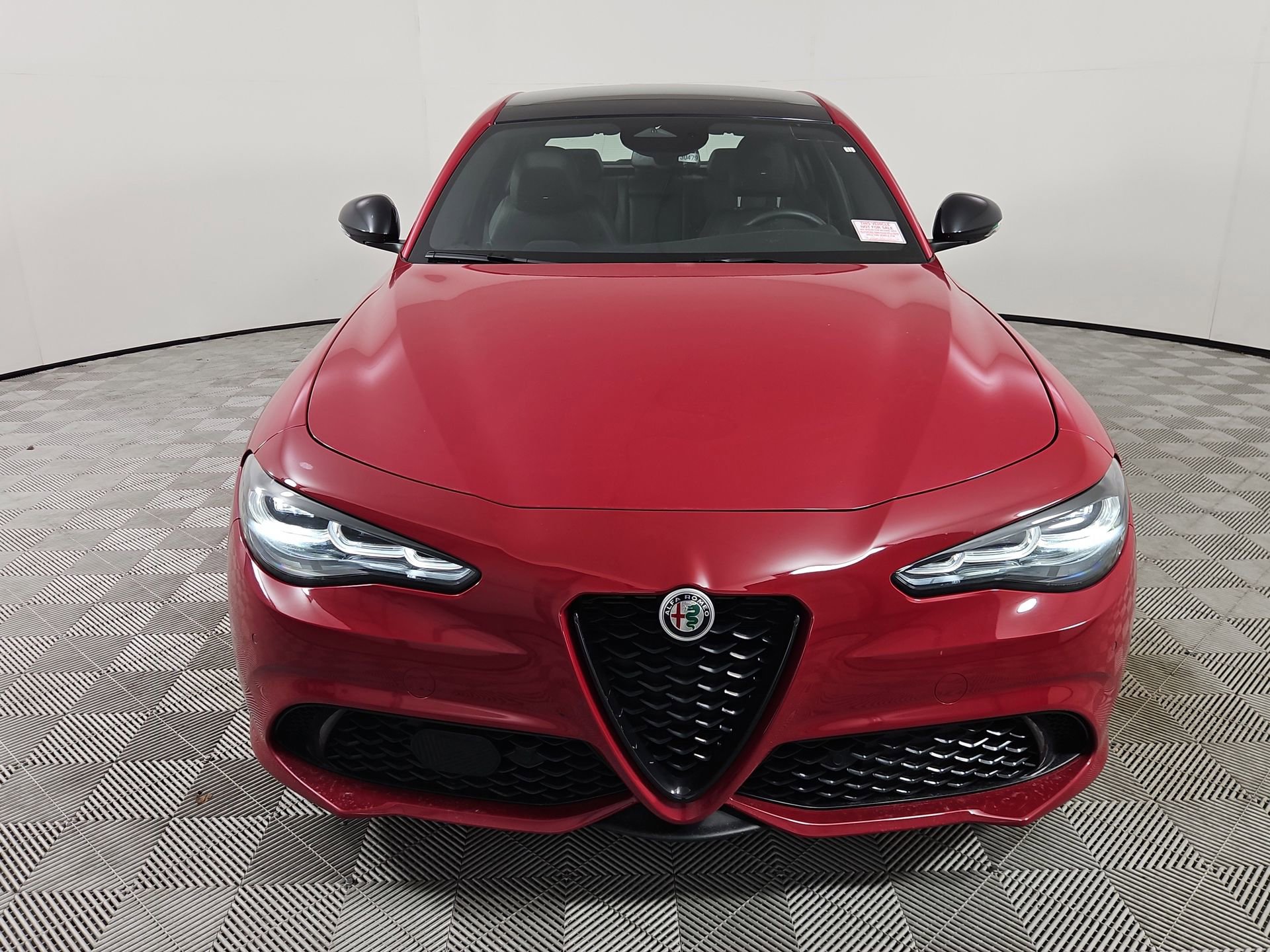 Used 2025 Alfa Romeo Giulia AWD image 2