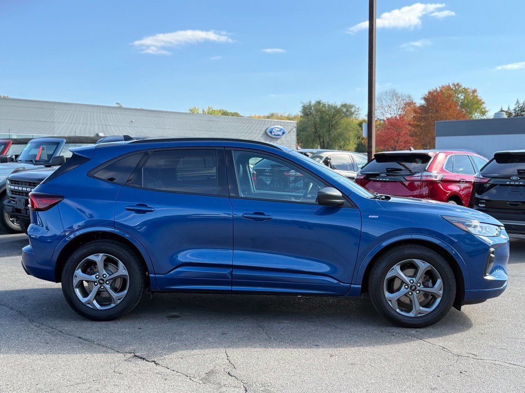 Used 2023 Ford Escape ST-Line w/ Tech Pack #1 FWD image 40