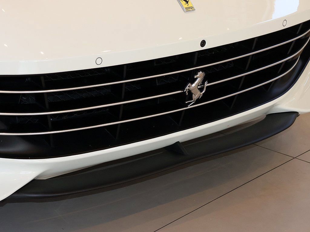 Certified 2018 Ferrari GTC4Lusso image 20