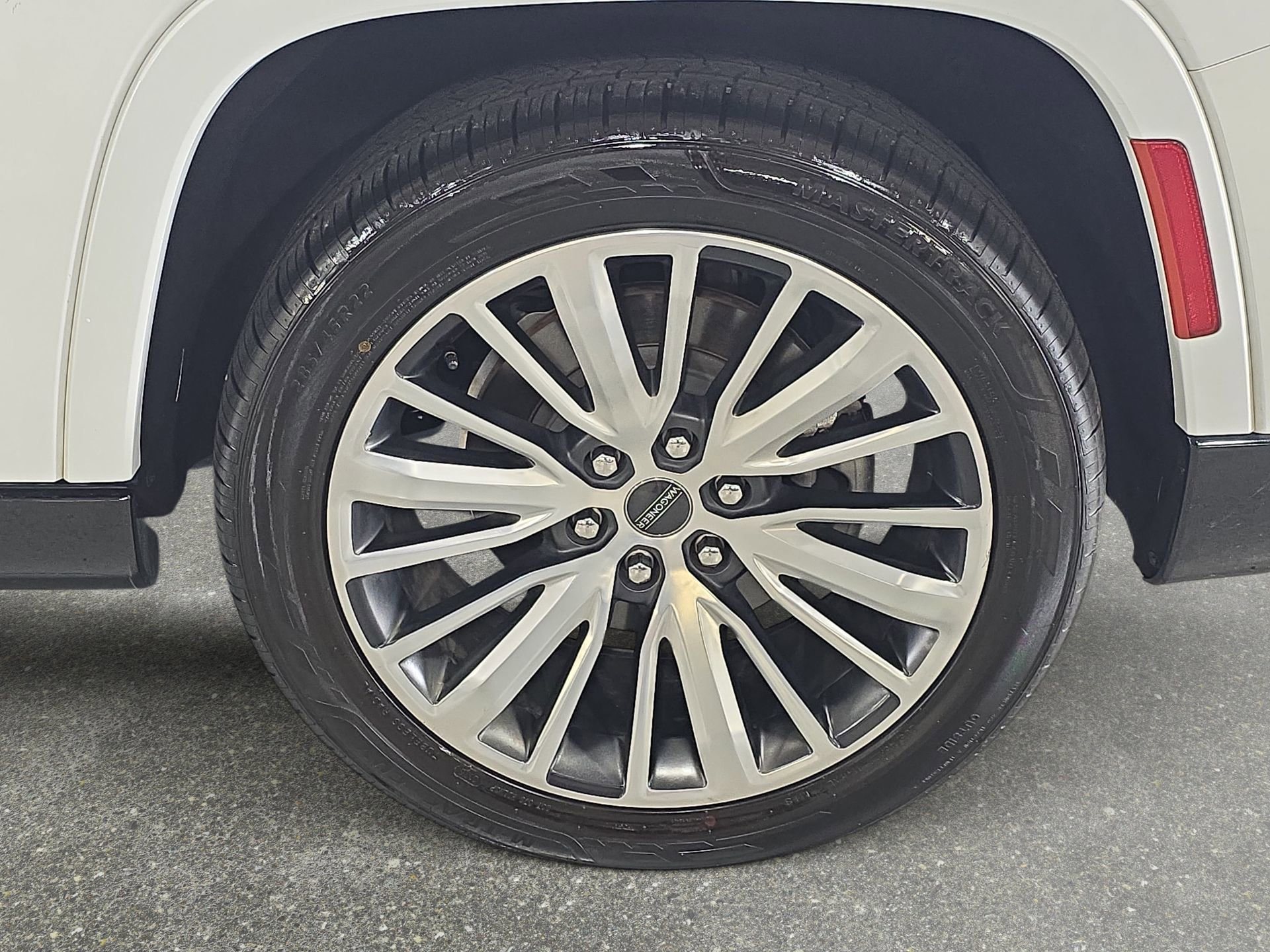 Used 2024 Jeep Grand Wagoneer L Series III image 32