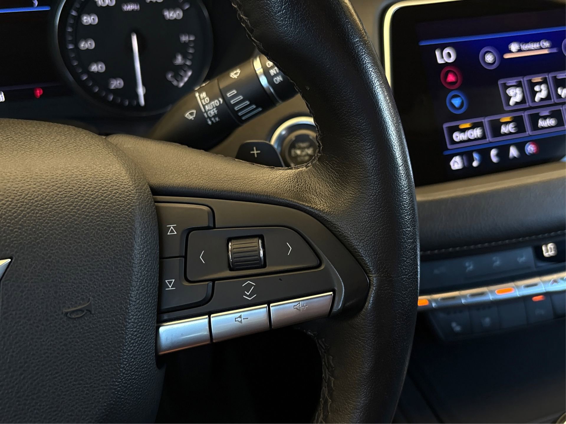 Used 2020 Cadillac XT4 Premium Luxury image 28
