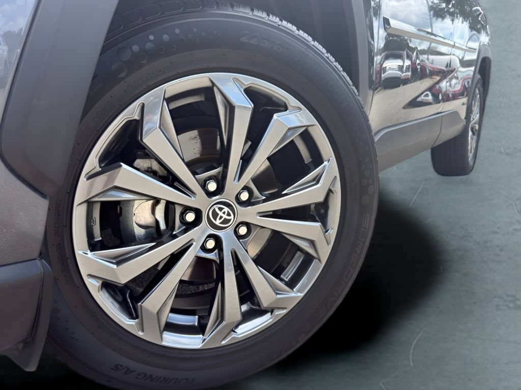 Used 2025 Toyota RAV4 XLE Premium AWD/4WD image 4