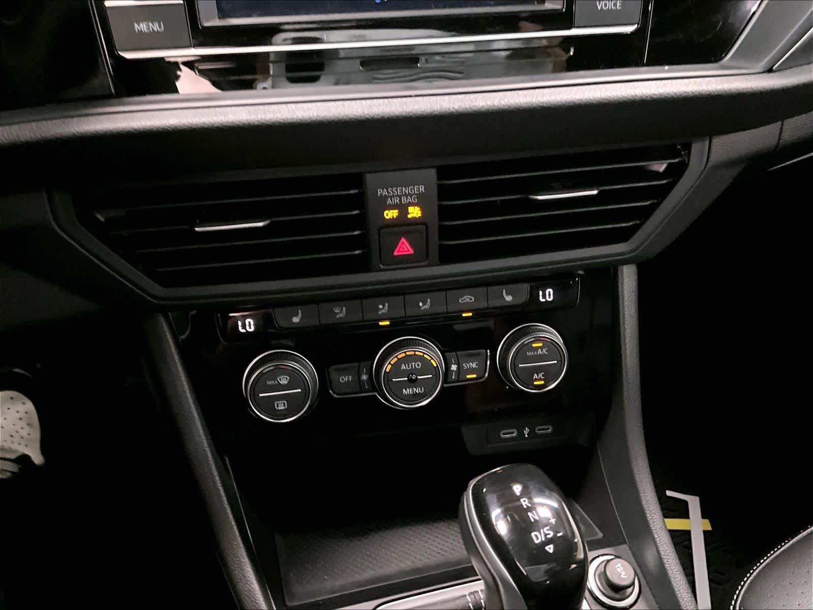 Used 2024 Volkswagen Jetta SE w/ Panoramic Sunroof Package FWD image 36