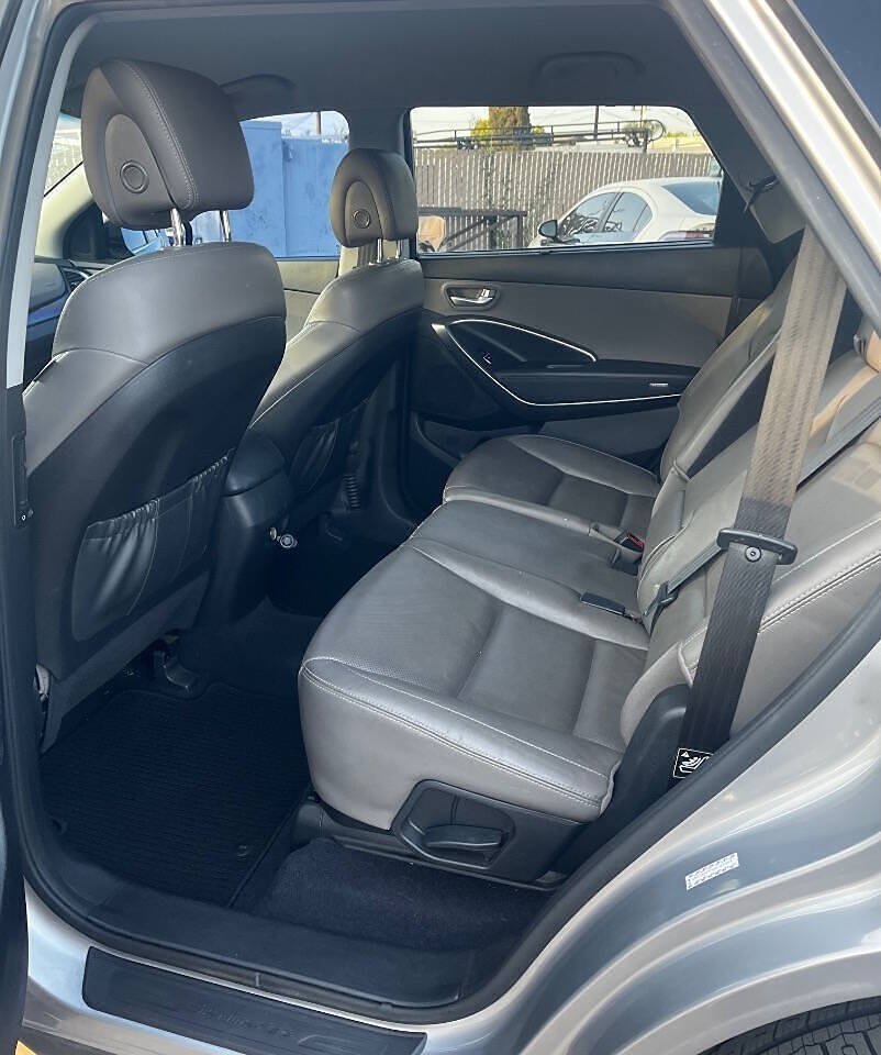 Used 2016 Hyundai Santa Fe SE w/ Option Group 02 FWD image 10