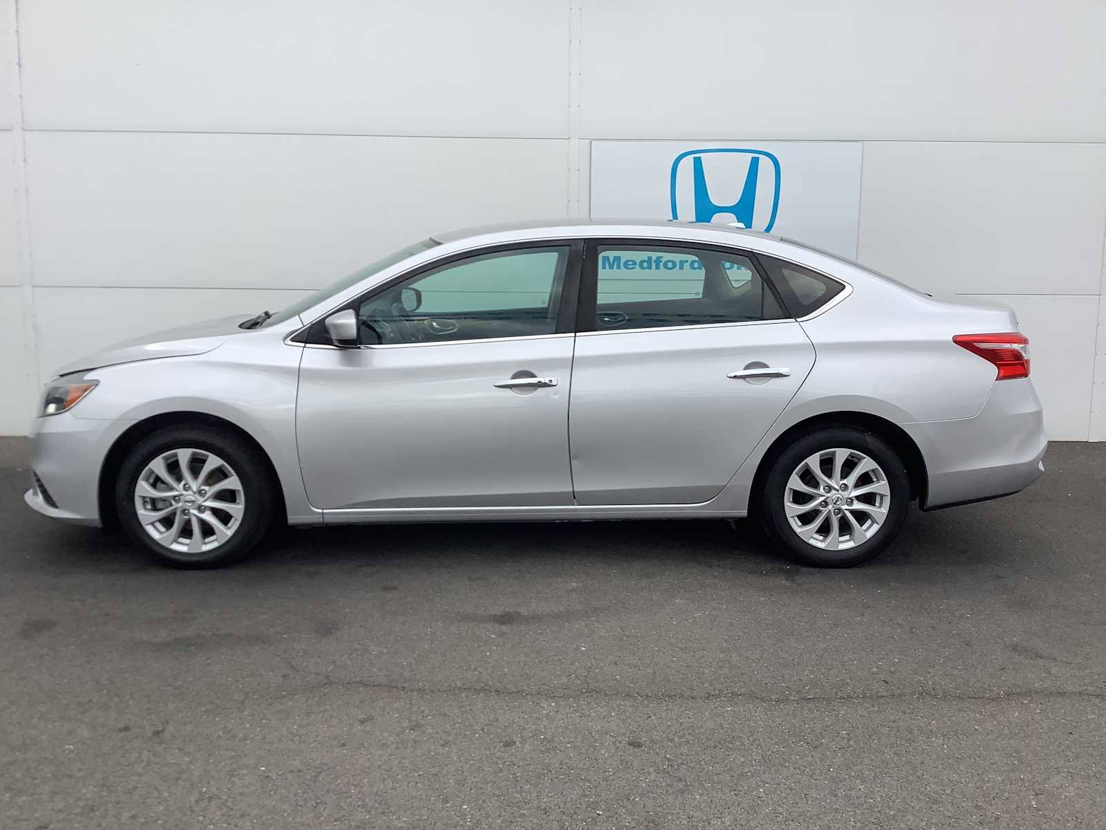 Used 2018 Nissan Sentra SV image 2
