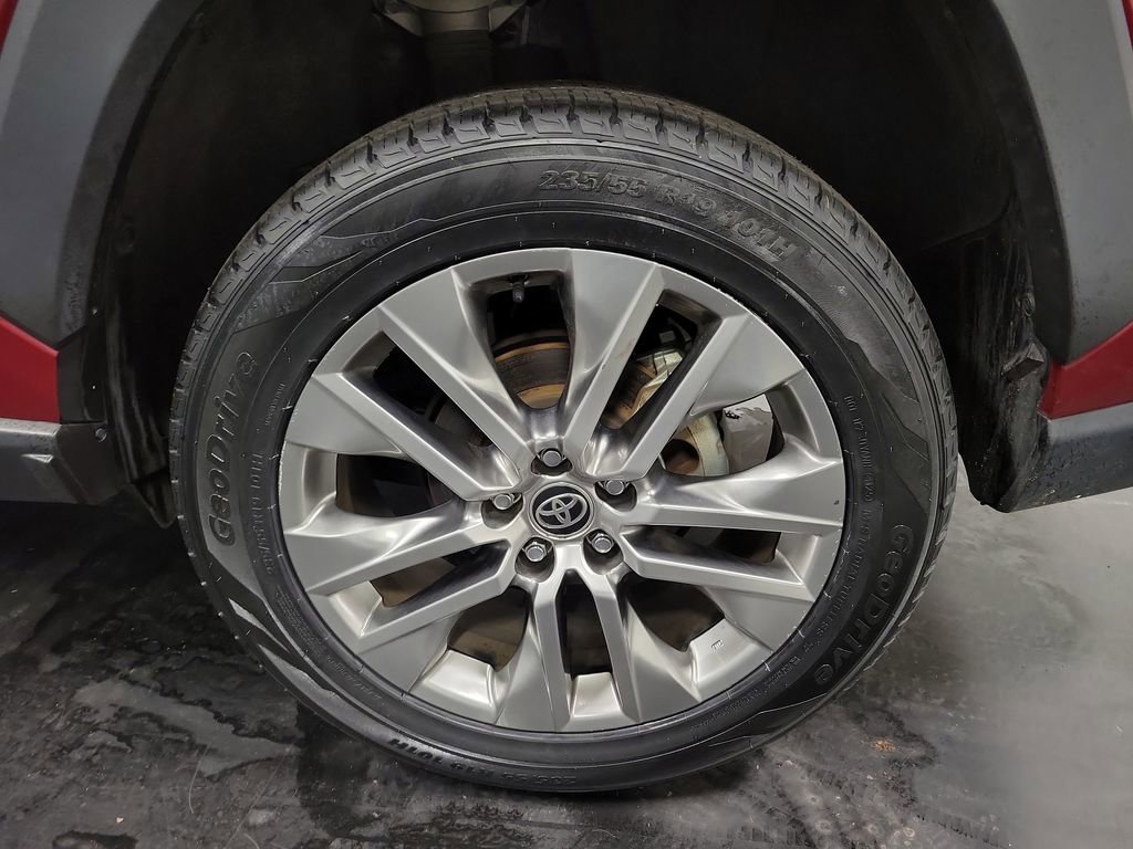 Used 2022 Toyota RAV4 XLE Premium image 10