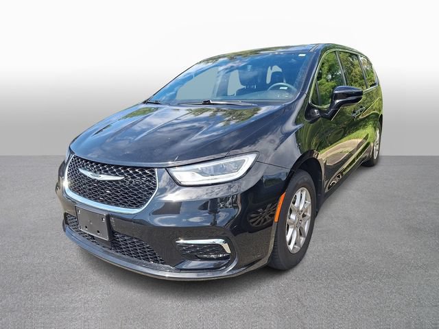 Used 2025 Chrysler Pacifica Select