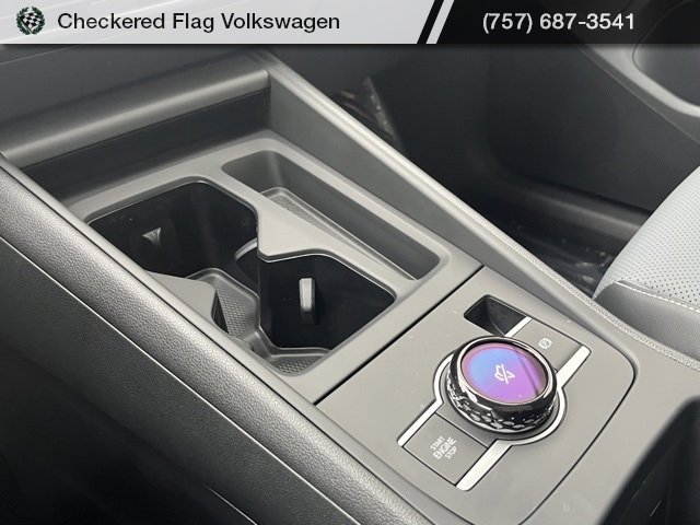 New 2025 Volkswagen Tiguan SE image 43