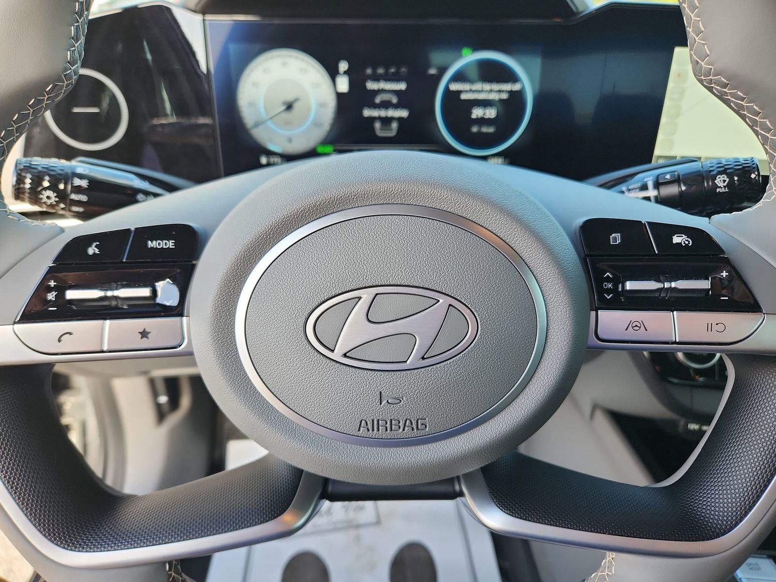 Used 2025 Hyundai Elantra SEL image 27