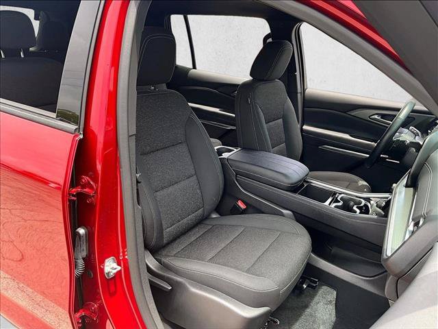Used 2025 Chevrolet Traverse LT FWD image 9