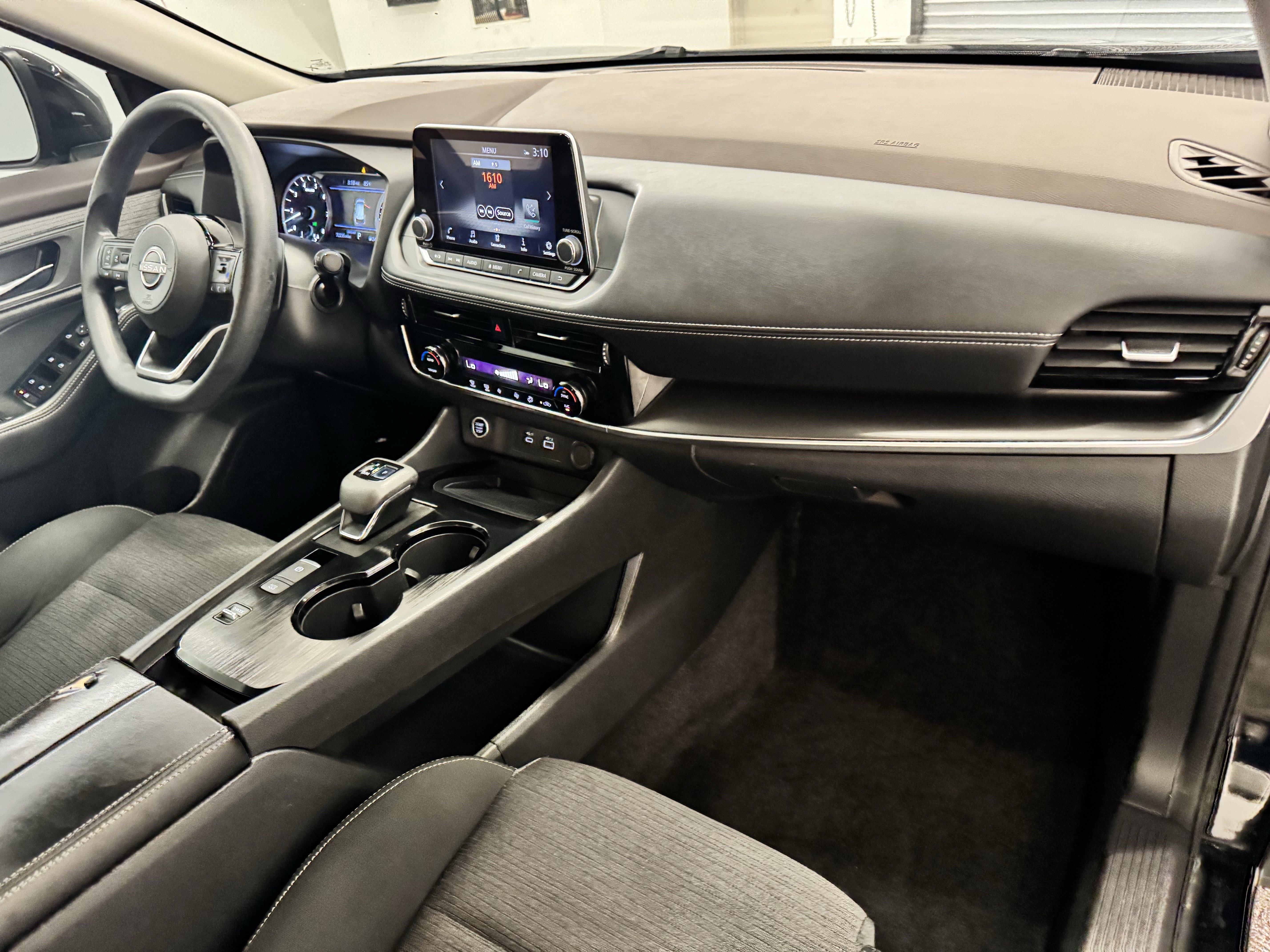 Used 2022 Nissan Rogue SV image 24