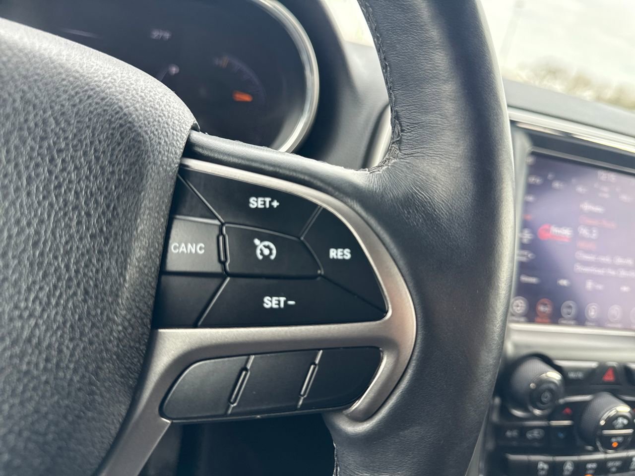 Used 2018 Jeep Grand Cherokee Altitude image 26