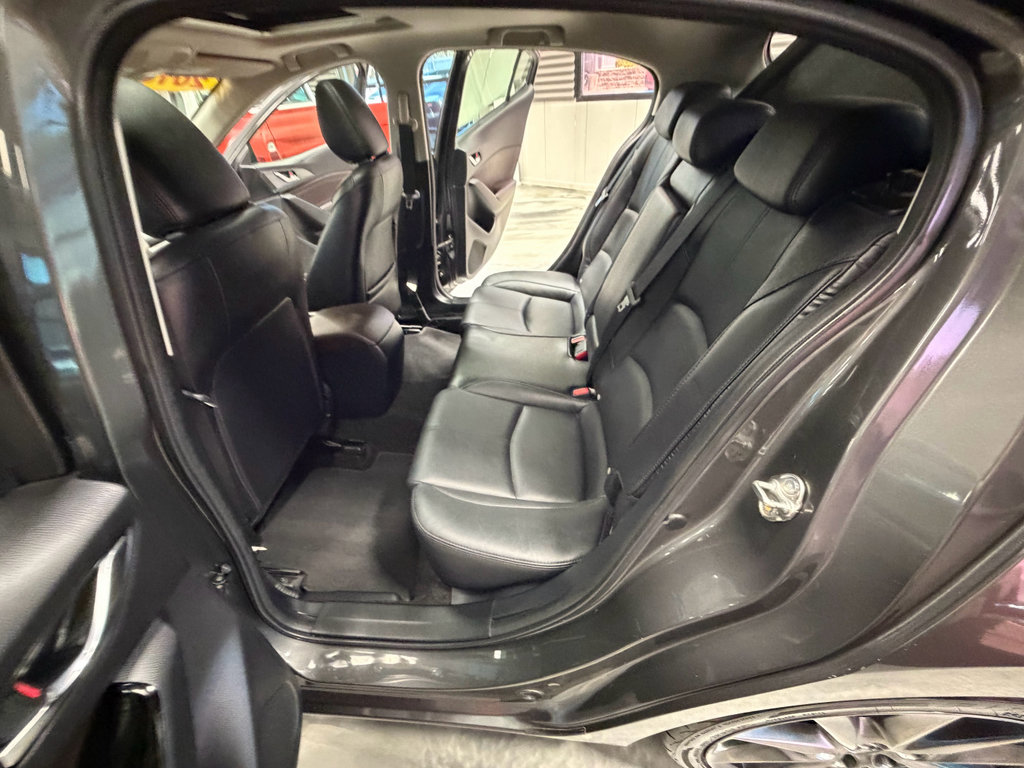 Used 2018 MAZDA MAZDA3 Grand Touring w/ Premium Equipment Package image 53