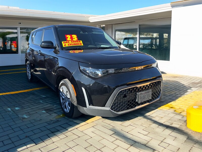 Used 2023 Kia Soul LX FWD image 1