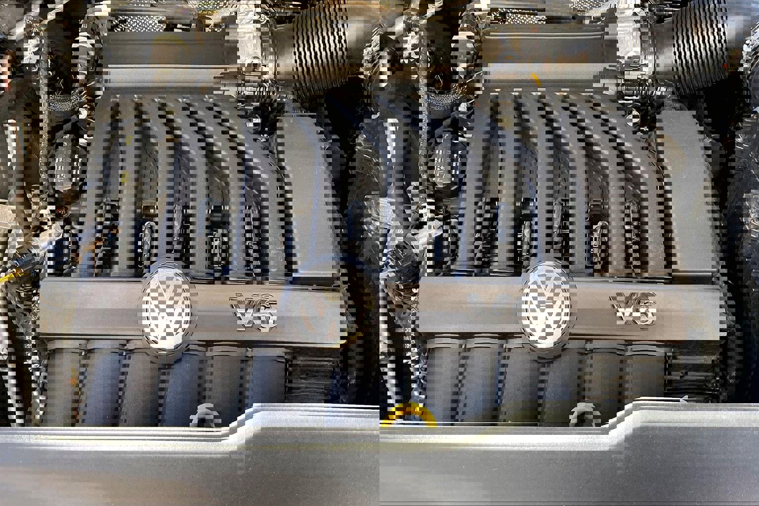 Certified 2021 Volkswagen Atlas Cross Sport SEL Premium R-Line image 32