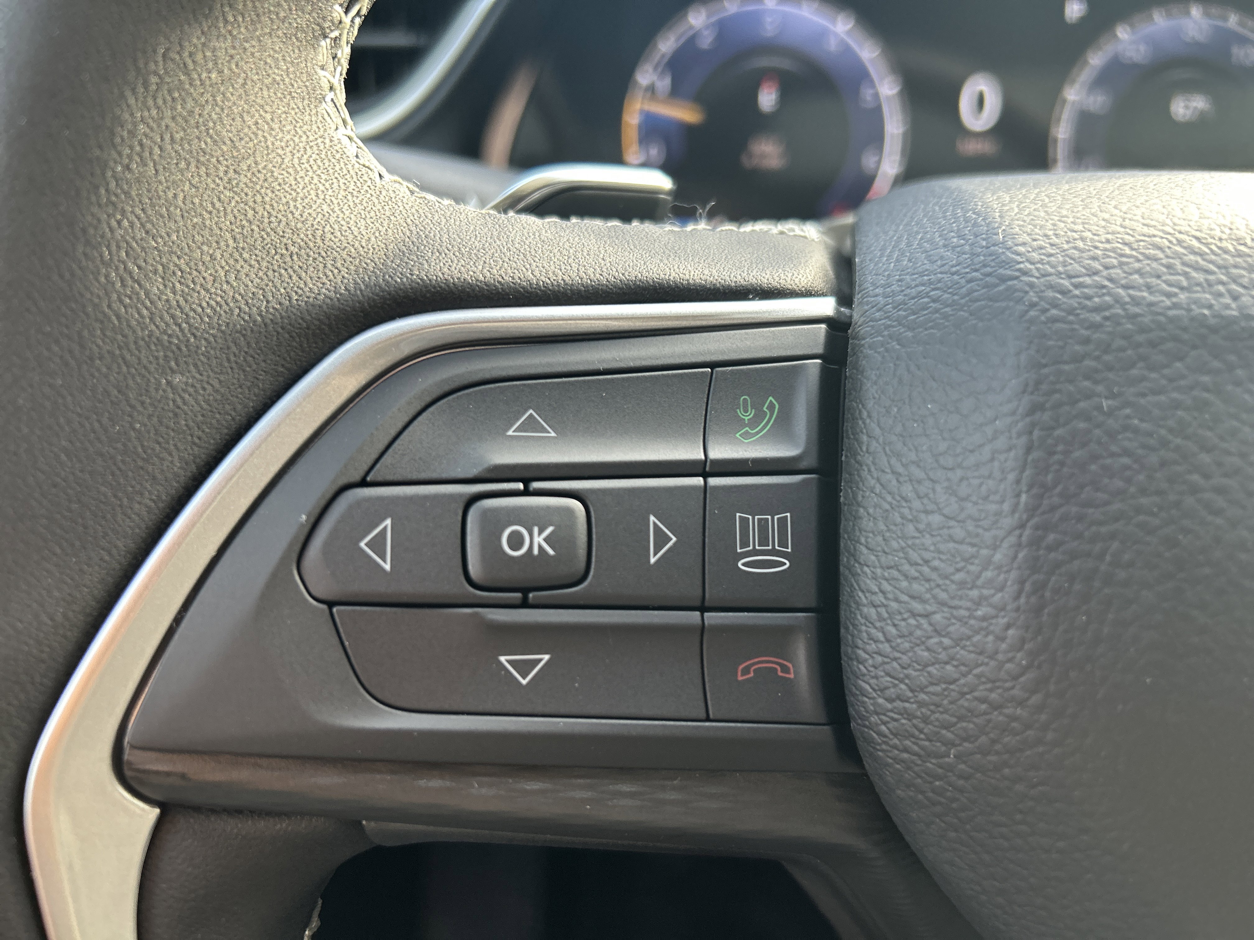 New 2025 Jeep Grand Cherokee Altitude image 19