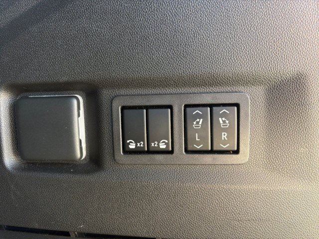 Used 2021 Chevrolet Tahoe RST w/ Luxury Package RWD image 16