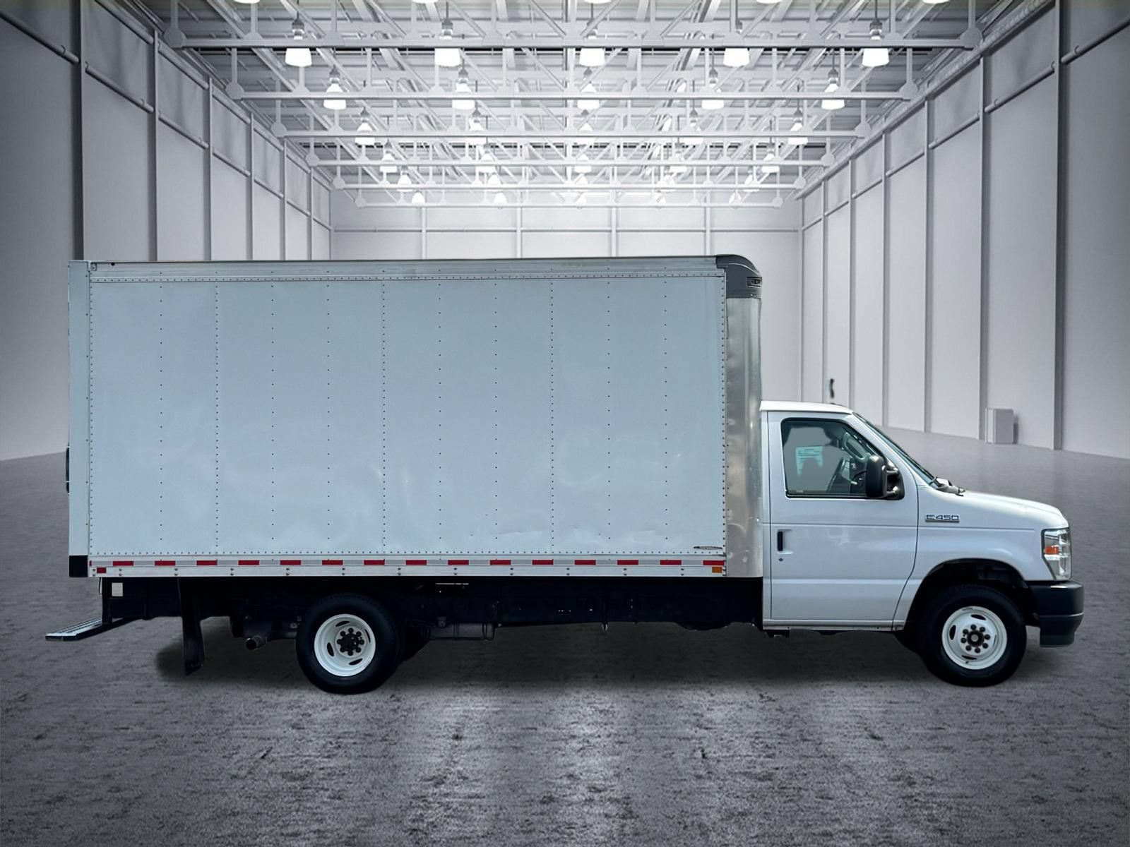 Used 2023 Ford E-450 and Econoline 450 Super Duty w/ Power Windows & Locks Group RWD image 5