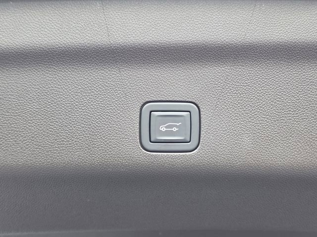 Used 2023 GMC Yukon SLT w/ SLT Premium Package RWD image 32