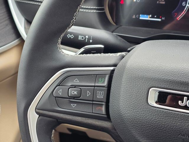 Certified 2023 Jeep Grand Cherokee Limited w/ Luxury Tech Group II AWD/4WD image 26
