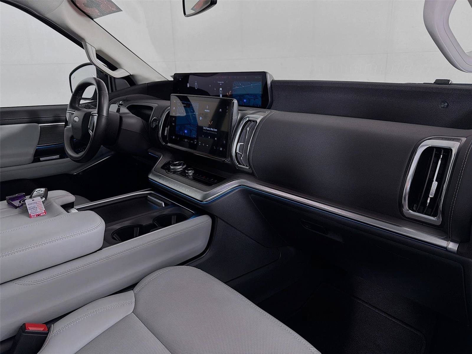 Used 2025 Ford Expedition Platinum AWD/4WD image 32