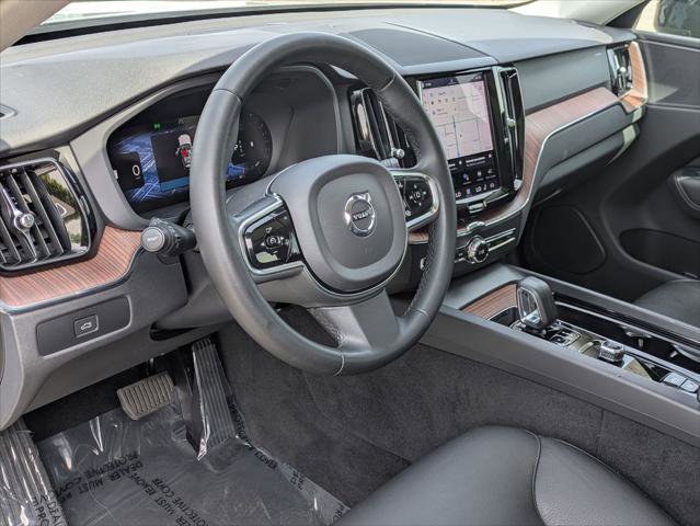 Used 2023 Volvo XC60 B5 Plus w/ Protection Package Premier image 11