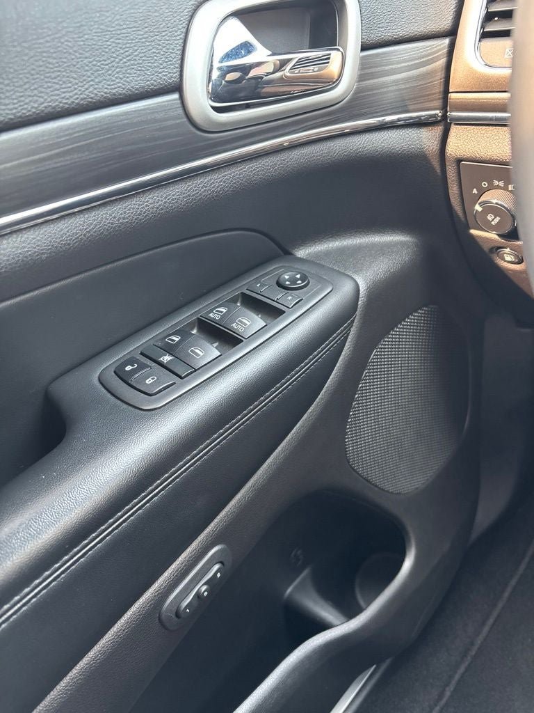 Used 2021 Jeep Grand Cherokee Limited AWD/4WD image 13