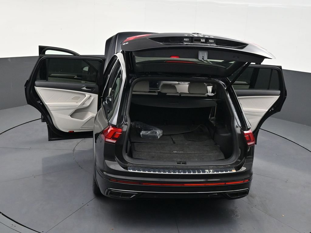 Used 2023 Volkswagen Tiguan SE R-Line image 32