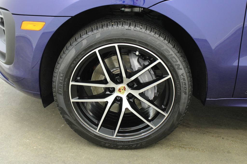 Certified 2023 Porsche Macan AWD/4WD image 12