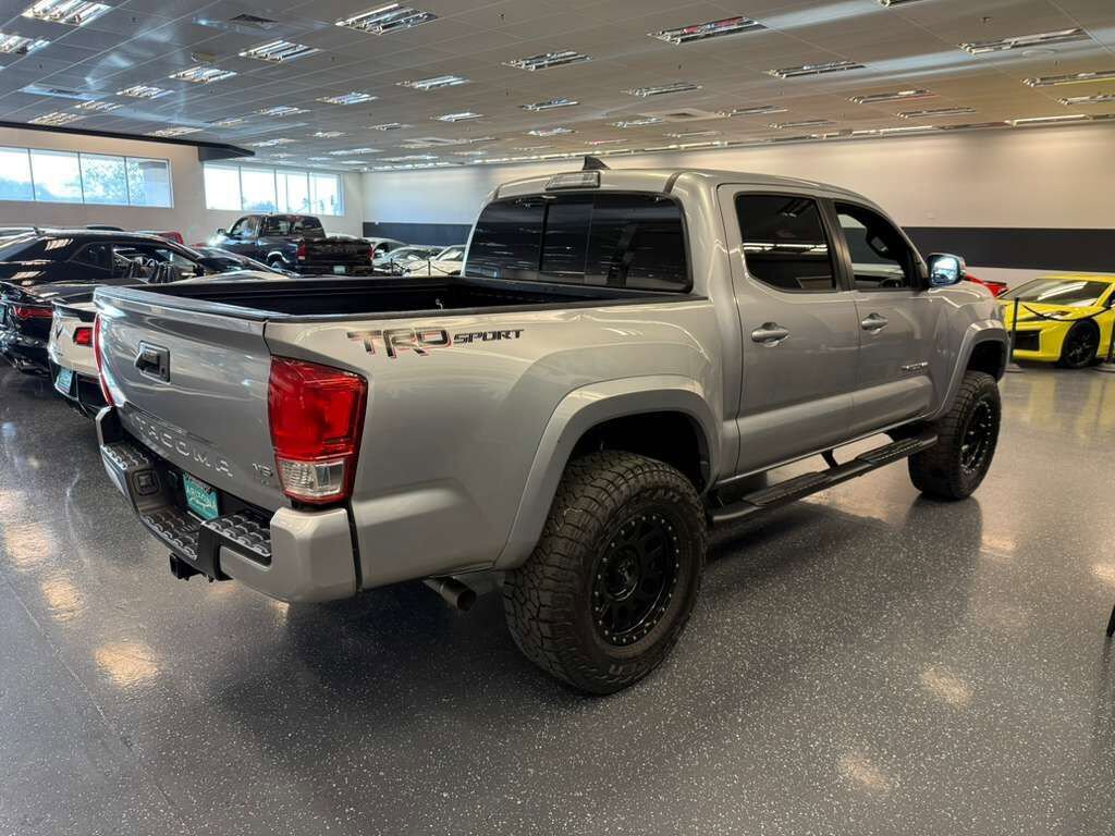 Used 2017 Toyota Tacoma TRD Sport w/ Tow Package image 5